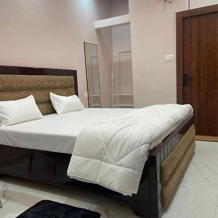 Nirmal Niwas Hotell Varanasi Exteriör bild
