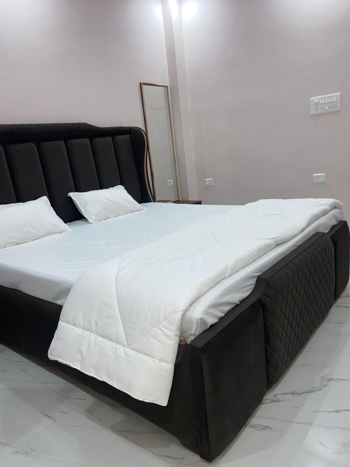 Nirmal Niwas Hotell Varanasi Exteriör bild