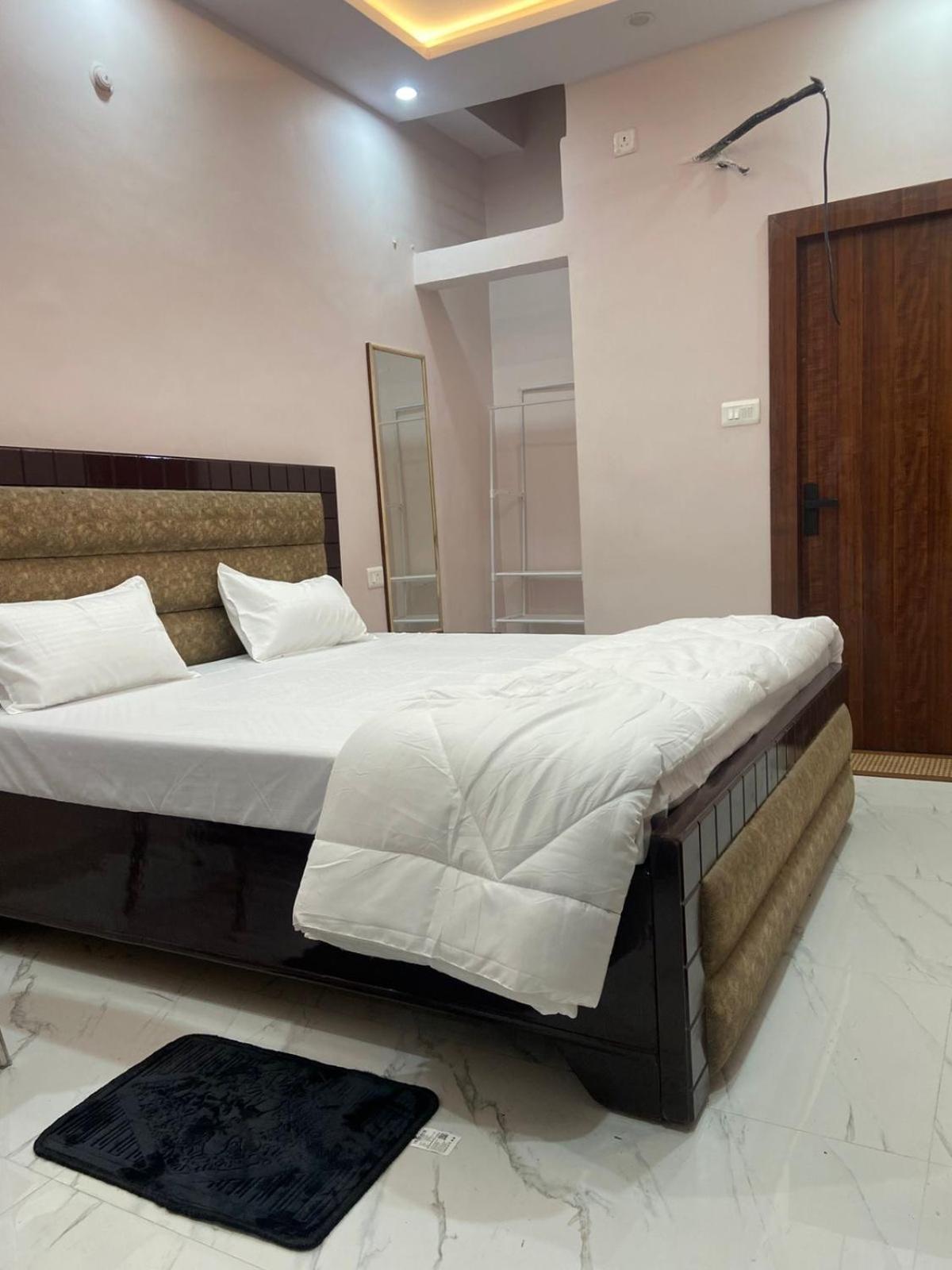 Nirmal Niwas Hotell Varanasi Exteriör bild